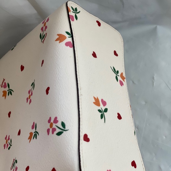 Coach Small Town Bucket Bag With Heart Petal Print - Picture 9 of 13